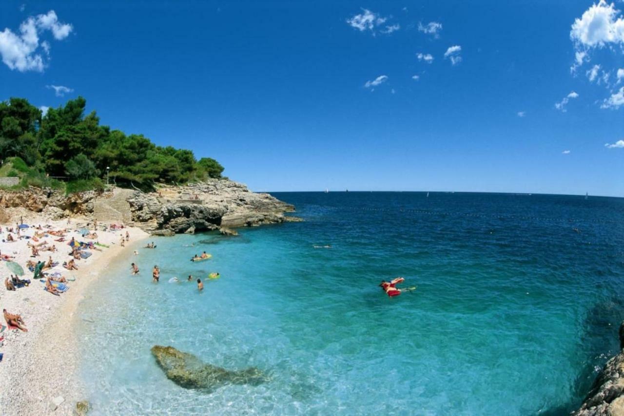 T&D Apartmani Pula Buitenkant foto