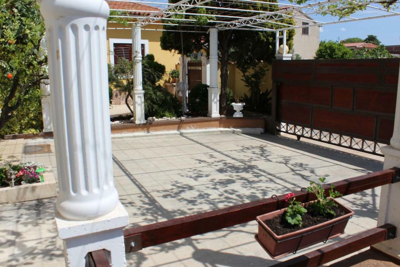T&D Apartmani Pula Buitenkant foto