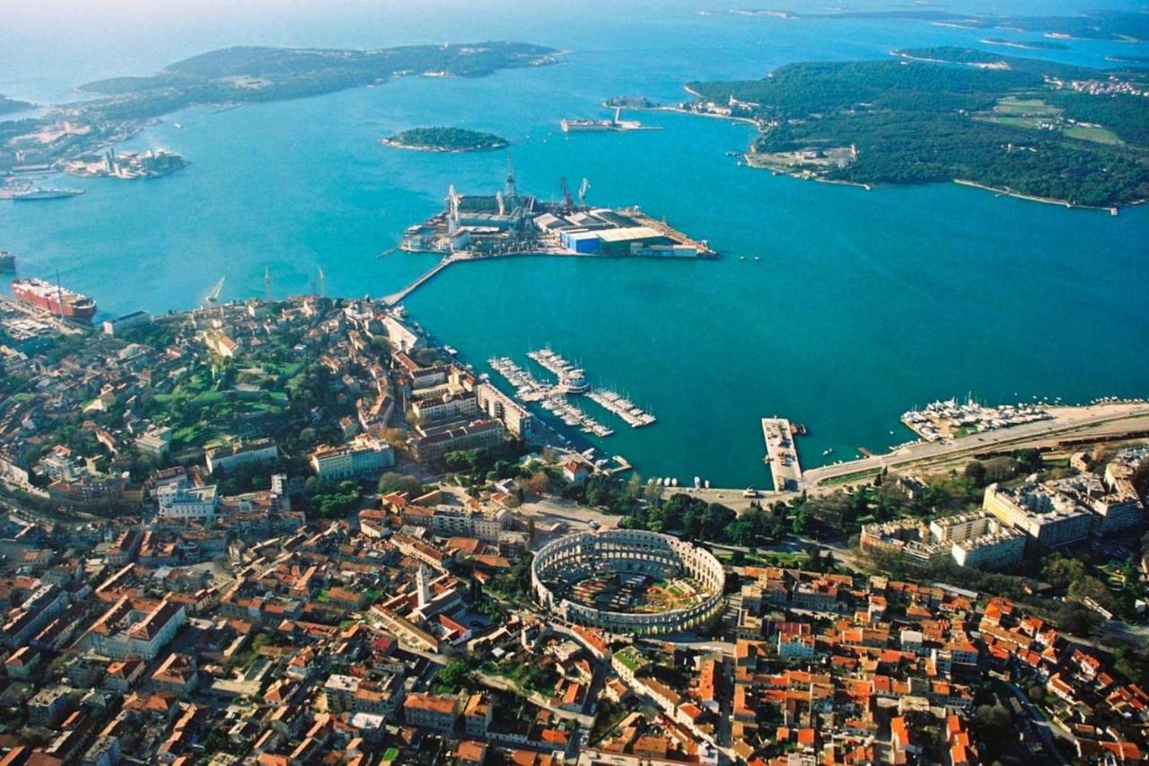 T&D Apartmani Pula Buitenkant foto