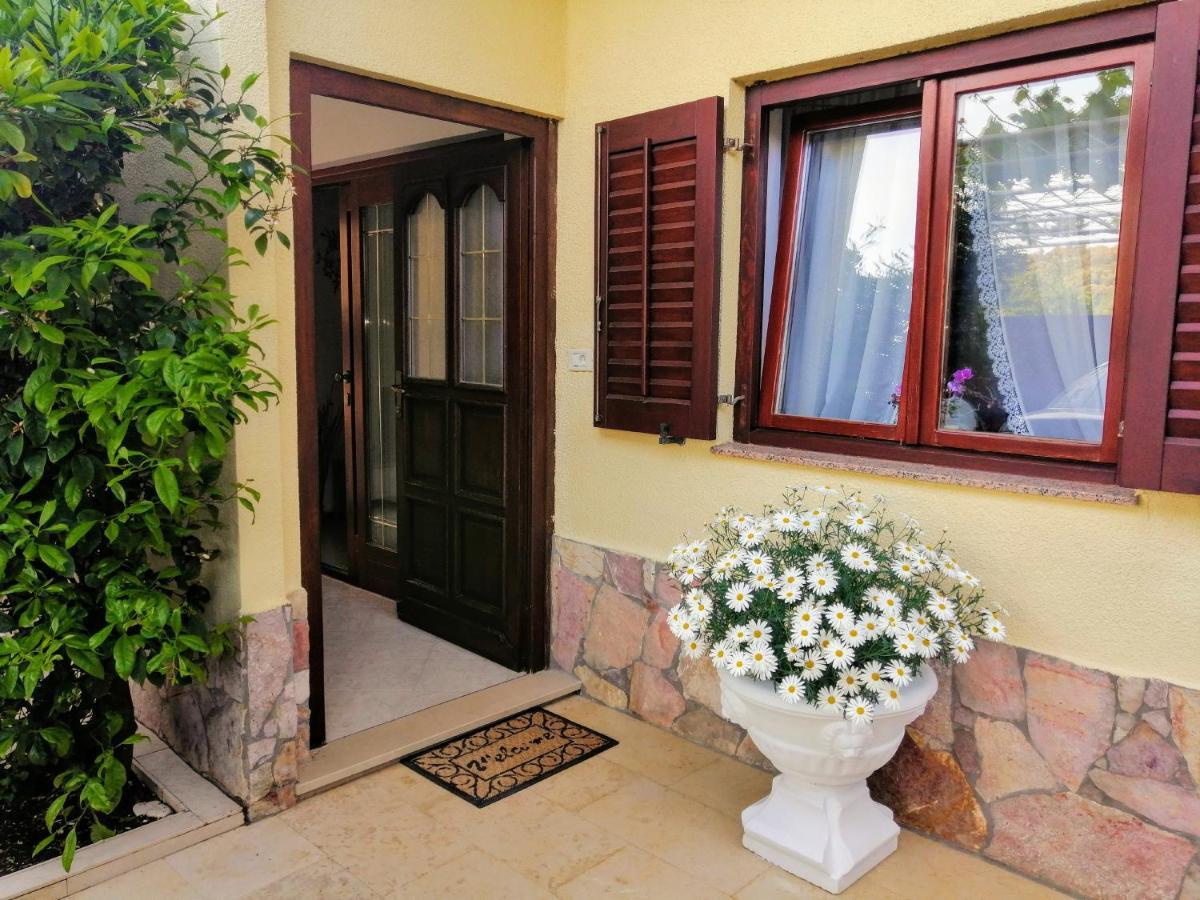 T&D Apartmani Pula Buitenkant foto