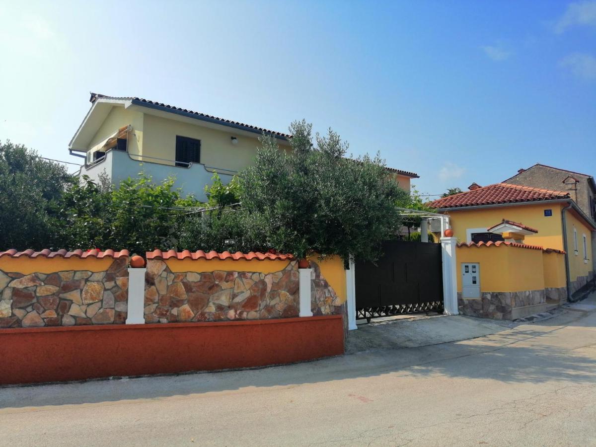 T&D Apartmani Pula Buitenkant foto