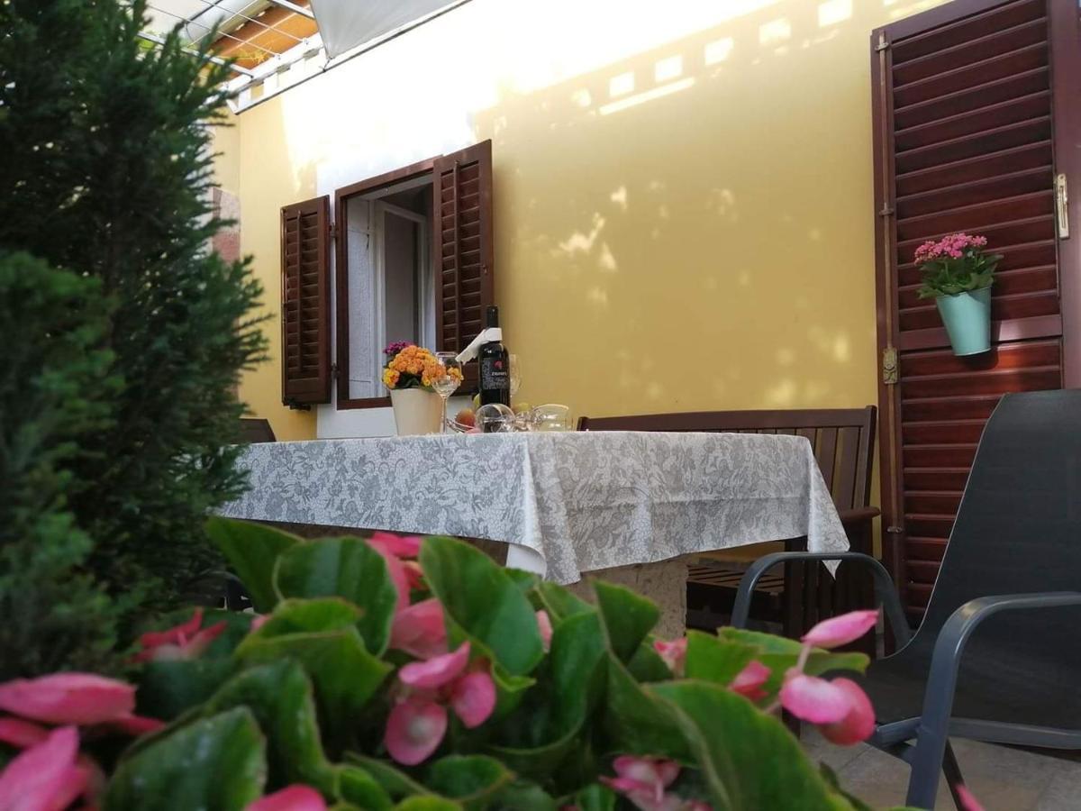 T&D Apartmani Pula Buitenkant foto