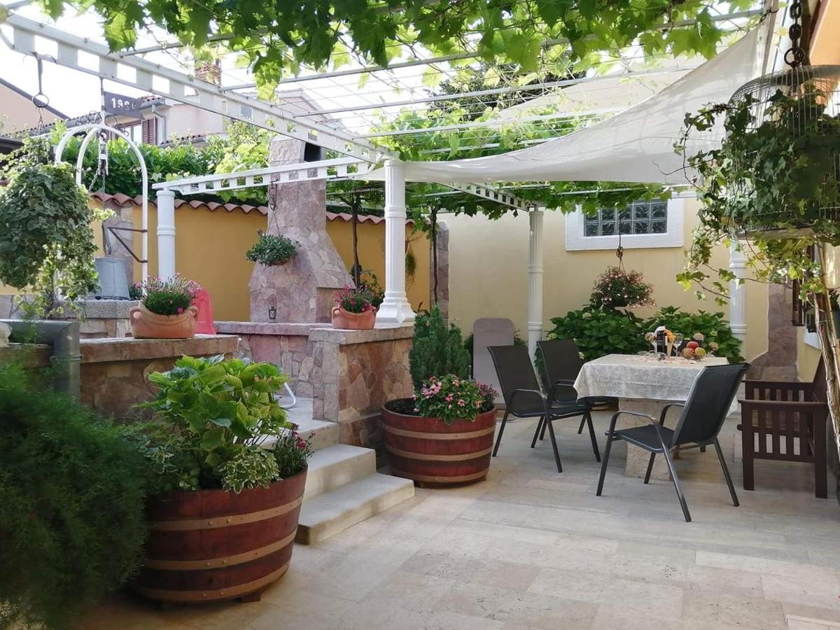 T&D Apartmani Pula Buitenkant foto