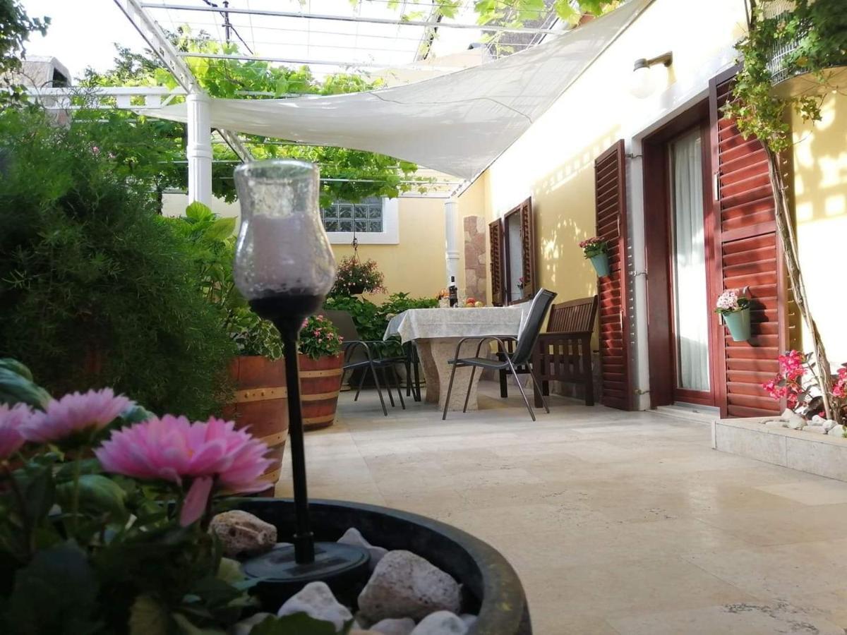 T&D Apartmani Pula Buitenkant foto