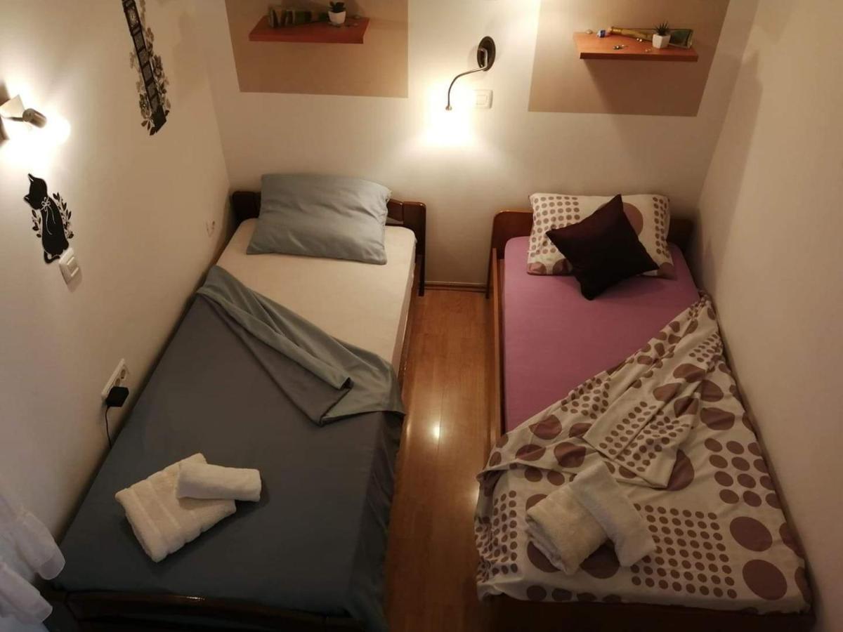 T&D Apartmani Pula Buitenkant foto