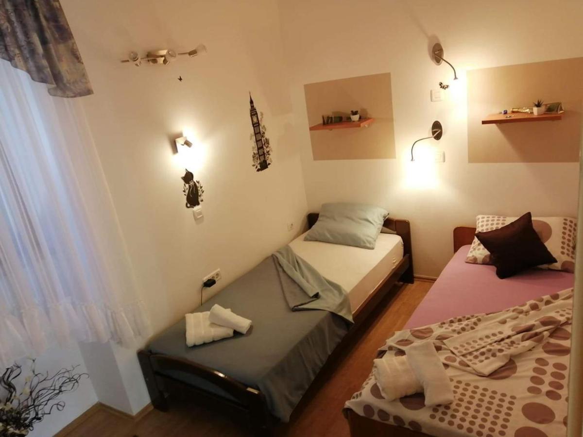 T&D Apartmani Pula Buitenkant foto